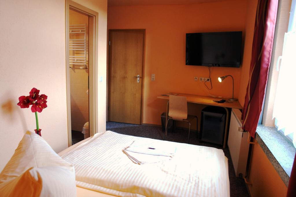 Hotel-Pension Gruene Linde Delitzsch Room photo
